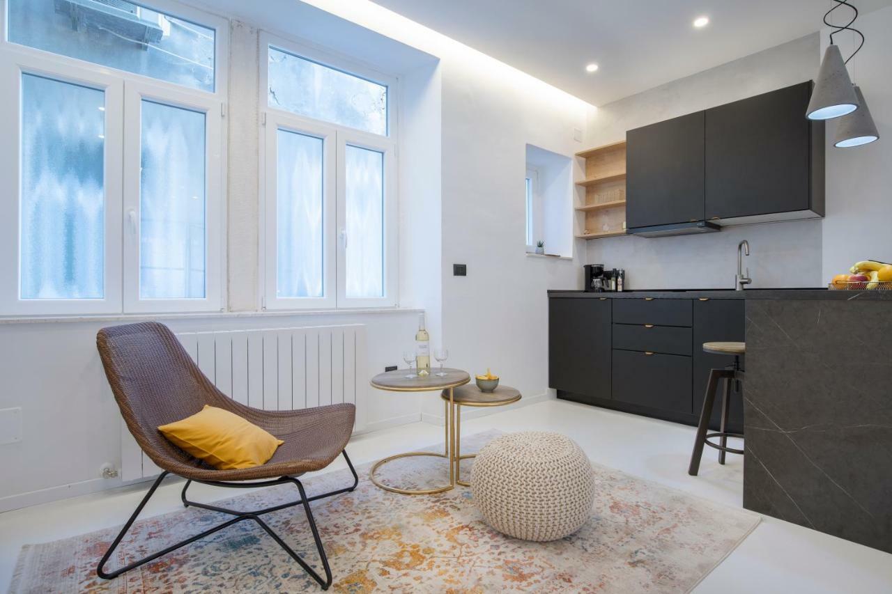 Twins Idola Apartments Pula Extérieur photo
